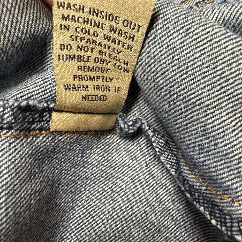 **SOLD**Highway Jeans Distressed Denim Jacket - Medium - Medium Wash Cropped - Picture 6 of 7